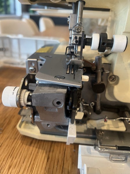 Bernina 800DL overlocker/serger64141708046595113