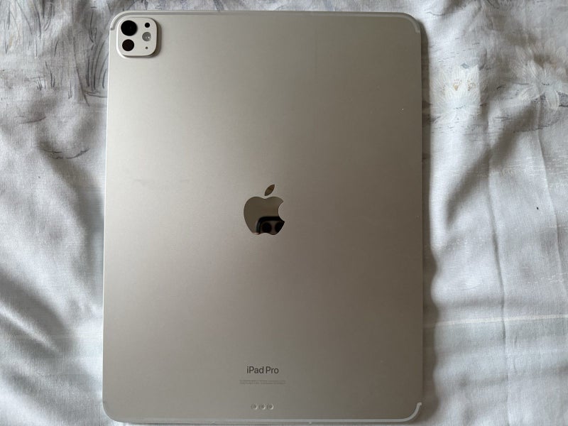 M4 13” iPad Pro + Cellular and Magic Keyboard64455037348483111