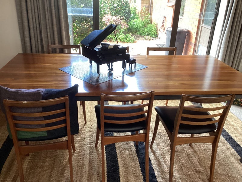 Dining table64141709370497110