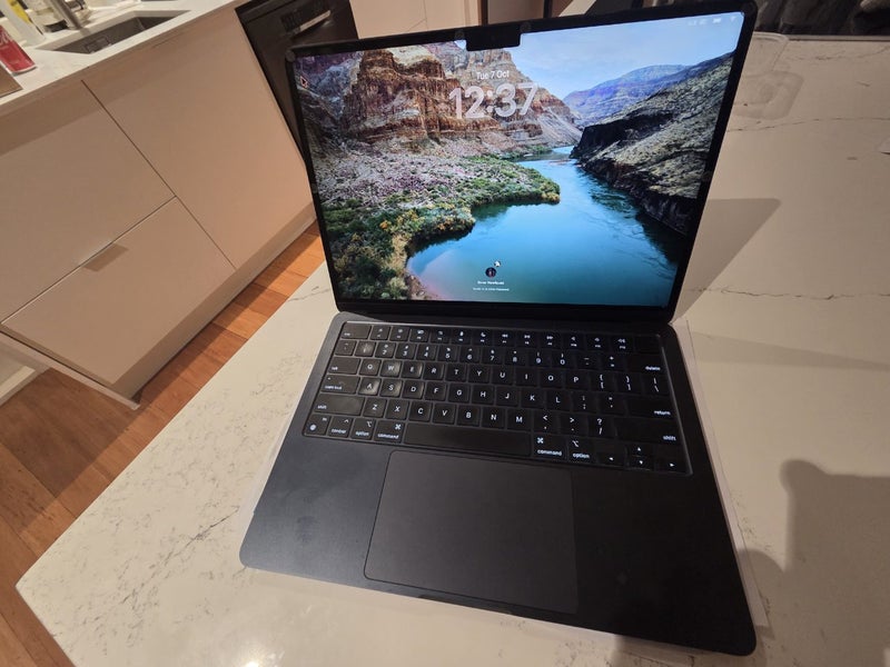 MacBook Air M2 (2022) – 16 GB RAM | 2 TB SSD | AppleCare+ Mar 2026 Carousel 2