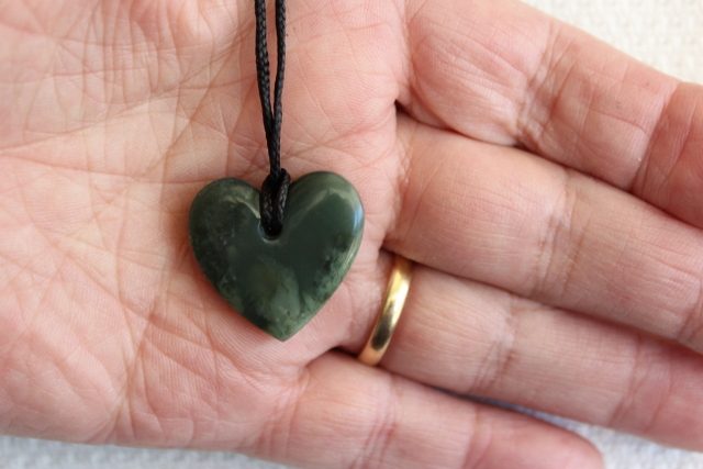 BEAUTIFUL SMALL LOVE HEART INANGA FLOWER POUNAMU / JADE Carousel 2