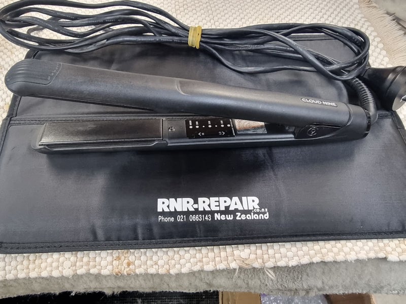 Cloud9 Std Hair Straightener **6 Months Electrical Guarantee** Carousel 1