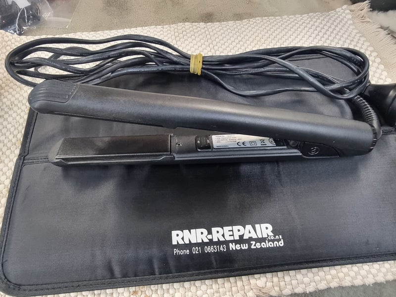 Cloud9 Std Hair Straightener **6 Months Electrical Guarantee** Carousel 2