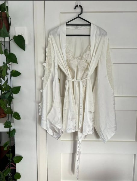 White Satin Lace Robe & Camisole Set – Size M (Never Worn) Carousel 1