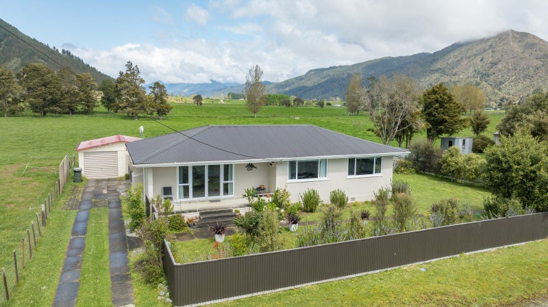 Renovated, Refreshed & Ready to Go!64141760462851110