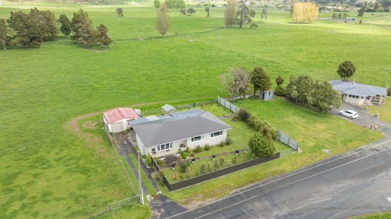 Renovated, Refreshed & Ready to Go!64141760462851111