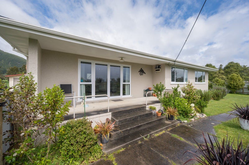 Renovated, Refreshed & Ready to Go!64141760462851113