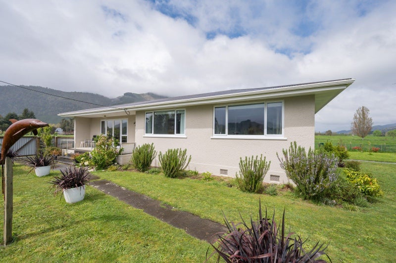 Renovated, Refreshed & Ready to Go!64141760462851114