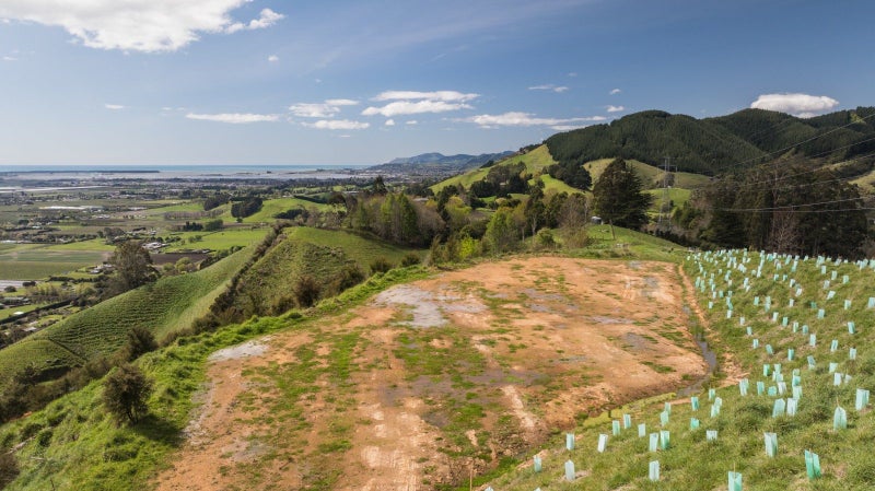 8.57ha Block With Supreme Views64141764318210111