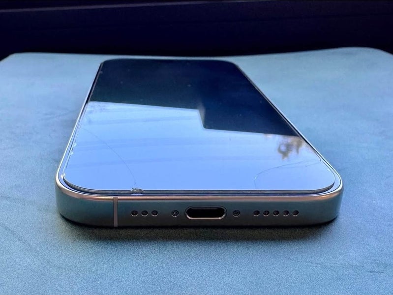 iPhone 16 Pro 256GB – White Titanium (Excellent Condition)64142073934467111