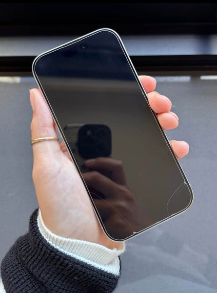 iPhone 16 Pro 256GB – White Titanium (Excellent Condition)64142073934467112