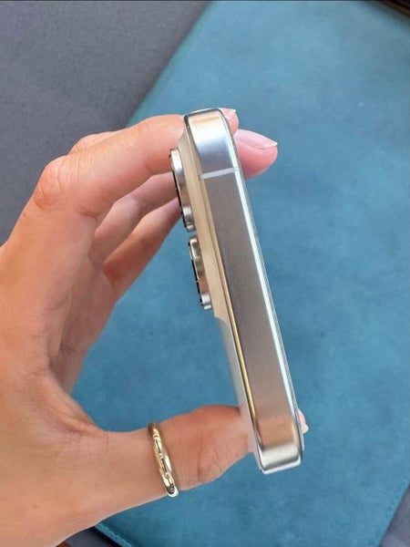 iPhone 16 Pro 256GB – White Titanium (Excellent Condition)64142073934467113