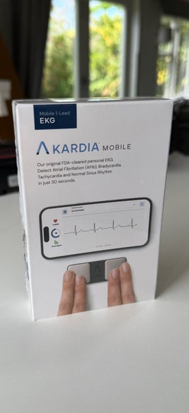 AliveCor KardiaMobile Single Lead Smart App ECG/EKG and Heart Monitor Carousel 1