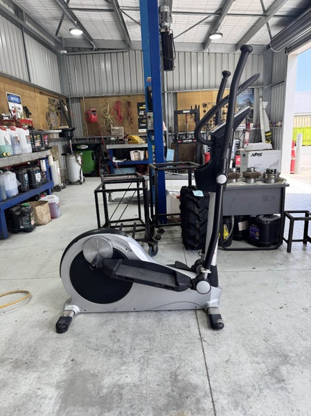 Infinity elliptical trainer Carousel 2