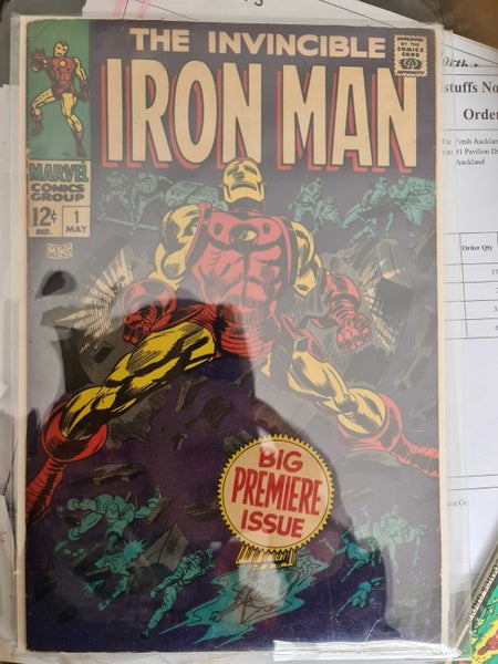 iron man 1 vg nice book , toy free64808059358211110
