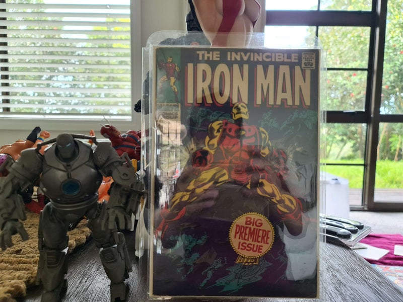 iron man 1 vg nice book , toy free64808059358211112