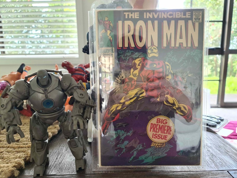 iron man 1 vg nice book , toy free64808059358211111