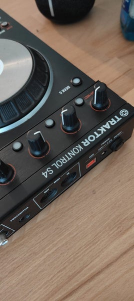 Traktor Kontrol 4 DJ Controller64141726369667111