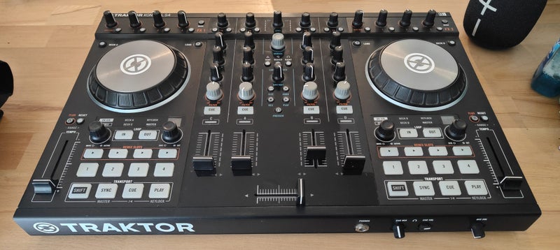 Traktor Kontrol 4 DJ Controller64141726369667112