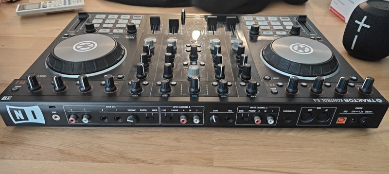 Traktor Kontrol 4 DJ Controller64141726369667114