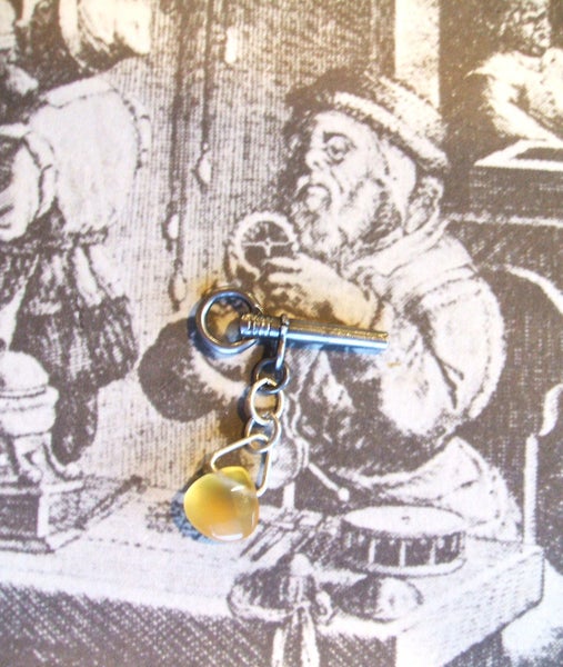 JEWELLERS ESTATE MUSEUM INTERESTING POCKET WATCH KEY DUG FROM LONDON THAMES MUD Carousel 1