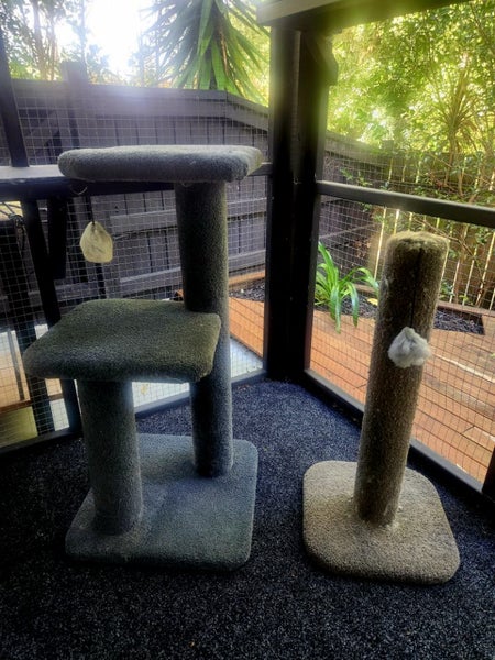 Kat Attack Tree & Pole only $150 both! Carousel 1