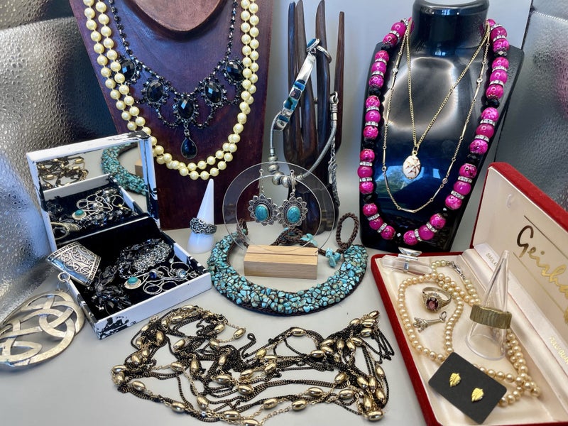 Bulk lot- Costume Jewellery Carousel 11