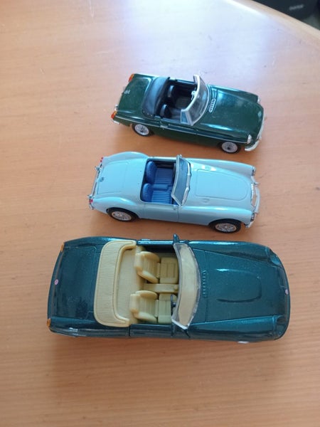 MG DIE CAST MODEL CARS Carousel 3