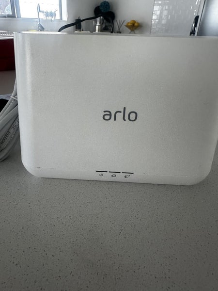 Arlo base station and cameras Carousel 1