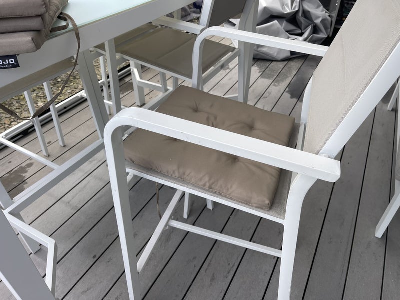 Table with Bar Stools64142057948417111