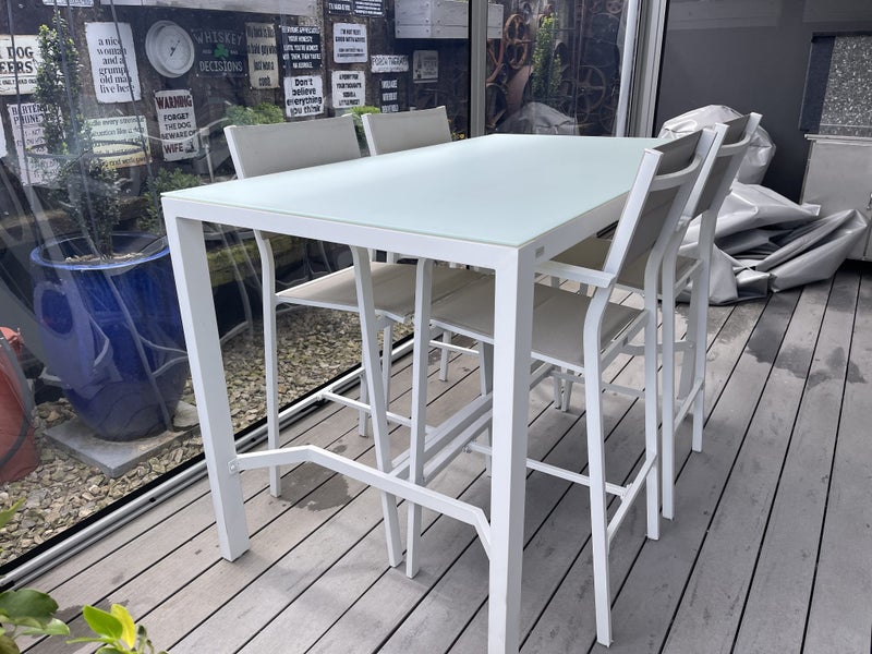 Table with Bar Stools64142057948417110