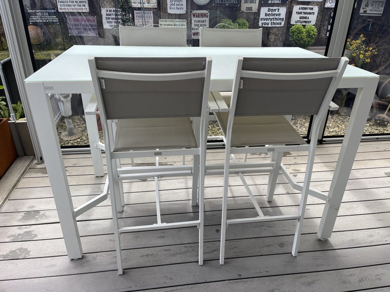 Table with Bar Stools64142057948417113