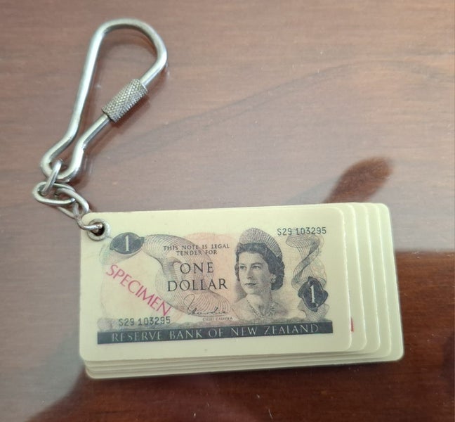 Vintage NZD money keyring Carousel 3