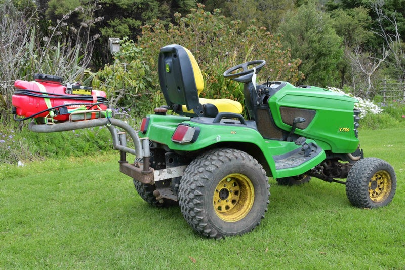 John Deere X758 Mower Carousel 2