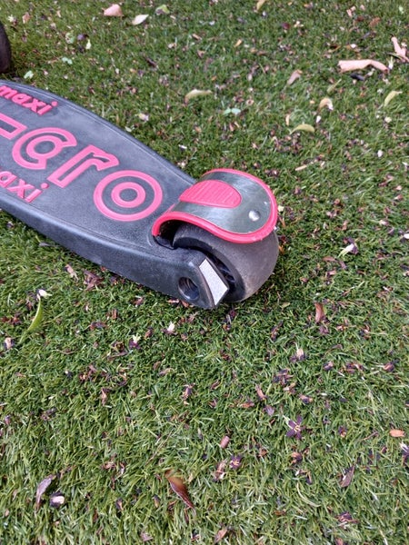 Micro Scooter Maxi Deluxe Pro Black. Carousel 4