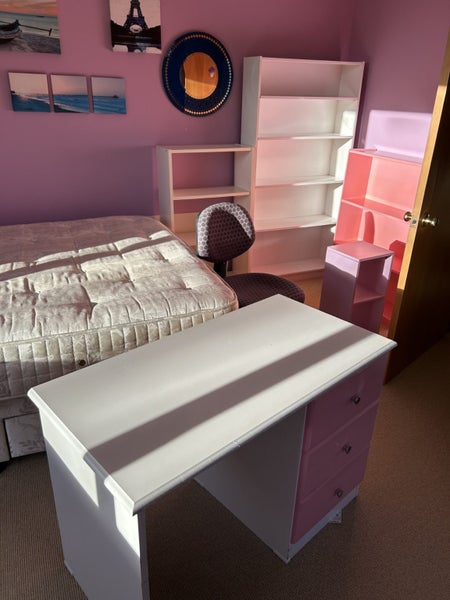 Bulk Lot Girls Bedroom Furniture Carousel 2
