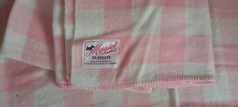 Pair of Vintage Pure Wool Blankets Pink/Cream Carousel 2