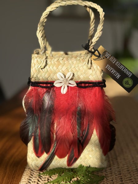 Contemporary Pasifika Gift Hamper Kete – Aotearoa Taonga Carousel 1