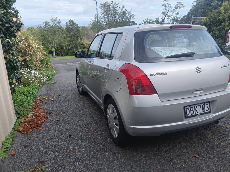 2005 Suzuki Swift Glxha64141746916482113