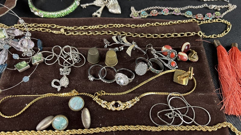 Large Mixed Estate Jewellery & Collectables Lot – Vintage & Modern - W694 Carousel 2