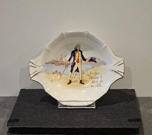 'Te Papa' has One. Rare & Collectible Commemorate Plate Featuring James Cook. Carousel 1