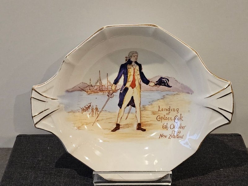 'Te Papa' has One. Rare & Collectible Commemorate Plate Featuring James Cook. Carousel 2
