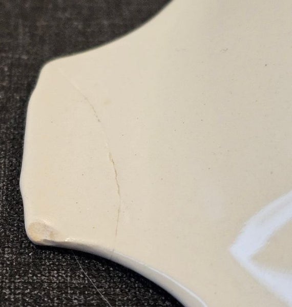 'Te Papa' has One. Rare & Collectible Commemorate Plate Featuring James Cook. Carousel 9