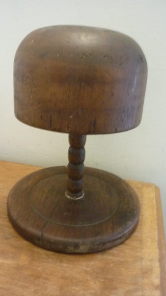 ANTIQUE HAT BLOCK/STAND Carousel 1