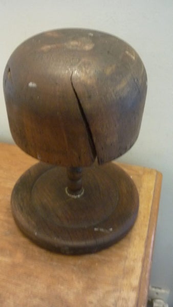 ANTIQUE HAT BLOCK/STAND Carousel 2