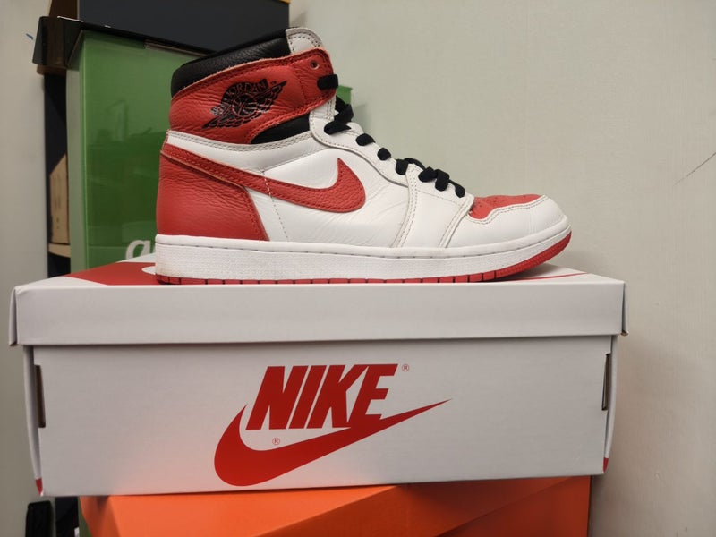 Nike Air Jordan 1 Retro High OG Chicago Red White US9 $1 Reserve Carousel 2