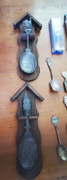 Group of collectable decrotive teaspoons Carousel 2