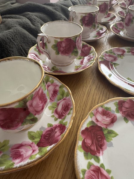 Royal Albert old English rose fine chine set Carousel 2