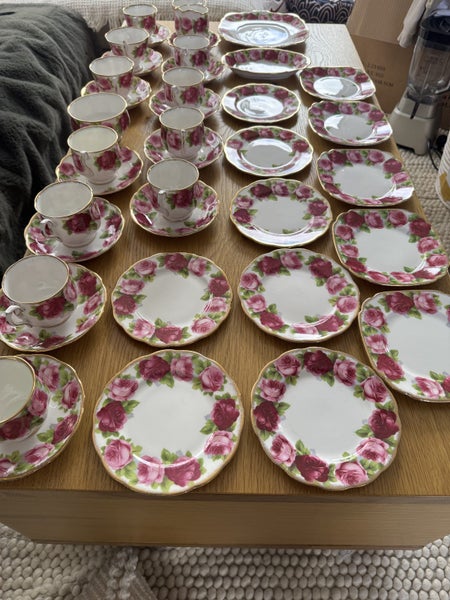 Royal Albert old English rose fine chine set Carousel 5