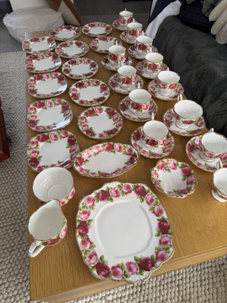 Royal Albert old English rose fine chine set Carousel 1
